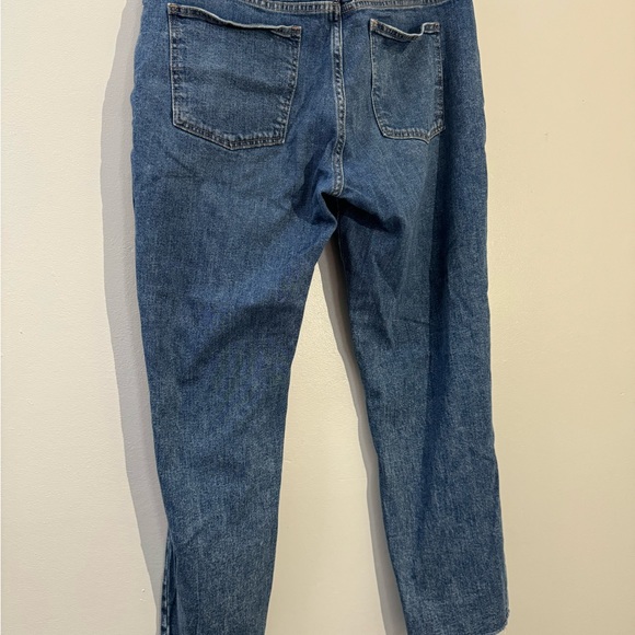 Super comfy gently used Gap Girlfriend style jeans! - Picture 3 of 3